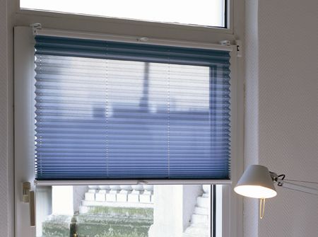 Plissees in Blau