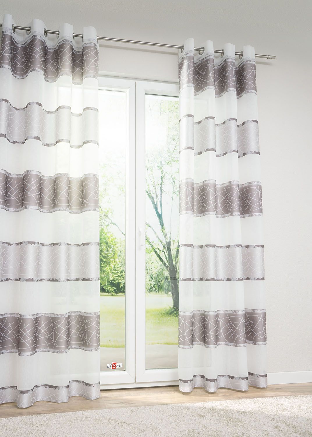 Ösenschal halbtransparent im Raumtextilienshop