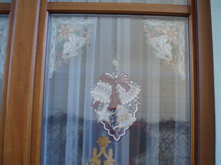 Fensterbild aus Plauener Spitze