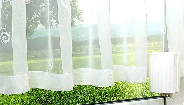 transparente Scheibengardine in wei