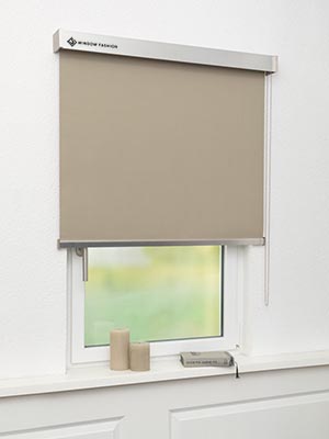 Verdunkelungsrollo Scerzo Dark 27.24 Fensteransicht