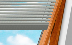 Dachfensterjalousien im Raumtextilienshop finden