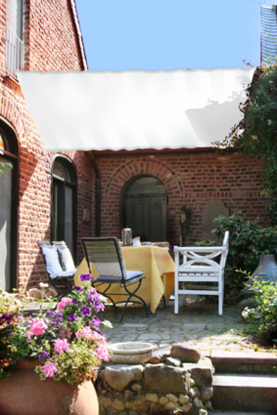 moderne Terrassenüberdachung und Terrassenbeschattungen