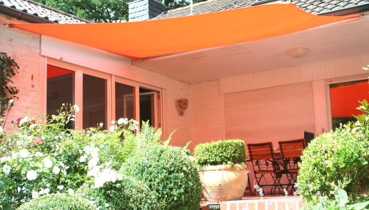 moderne Terrassenüberdachung und Terrassenbeschattungen