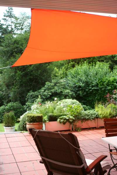 moderne Terrassenüberdachung und Terrassenbeschattungen